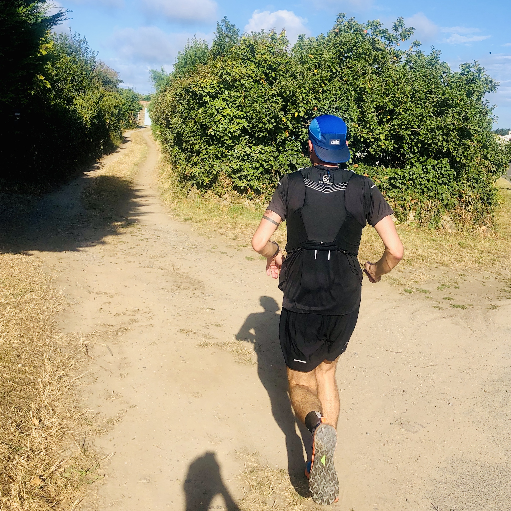 Mi parcours, la partie la plus difficile est derrière à condition d&amp;#039;avoir une bonne endurance pour finir. Il ne faut pas avoir
 laissé trop d&amp;#039;énérgie sur les nombreuses plages. On délaisse la partie Est de l&amp;#039;ile
 pour remonter vers l&amp;#039;Ouest par le Nord. Encore quelques mètres avant de repasser sur le sentier côtier
